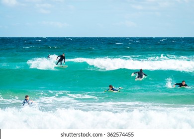 Sydney, Australia - November 8, 2015: Surfers Catching The Waves In The Waters Of Bondi Beach On A Day. Bondi Beach Is One Of The Most Famous Places For Surfing In Australia