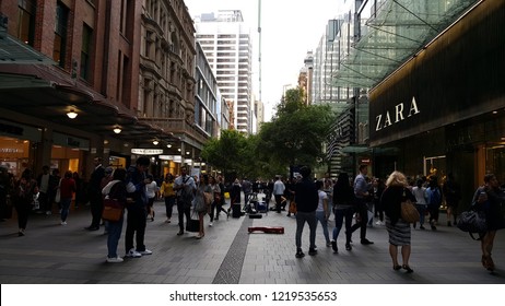 SYDNEY, AUSTRALIA - OCTOBER 25, 2018: Many Urban People Walking Around Between Myer Department Store And Westtfield Sydney Shopping Centre After Working Day In The City Of Sydney 