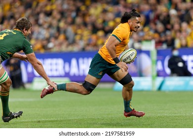 SYDNEY, AUSTRALIA - SEPTEMBER 3: Pete Samu Of Australia Runs With The Ball During The Rugby Championship Match Between The Australia Wallabies And South Africa Springboks At Allianz Stadium