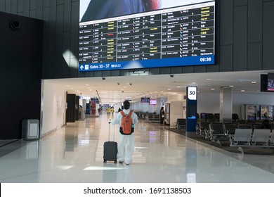 SYDNEY, NSW / AUSTRALIA - MARCH 28, 2020: Sydney Airport During COVID-19 Pandemic. People Try To Go Back To Their Countries And Protect Themselves From The Virus.