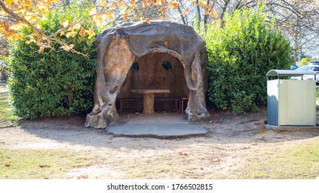 Sydney NSW Australia - May 17th 2020 - Little Cave At Echo Point Lookout On A Sunny Autumn Afternoon