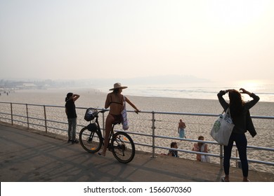 Sydney, NSW, Australia, November 21, 2019 Bushfire Smoke Haze Over Bondi Beach 