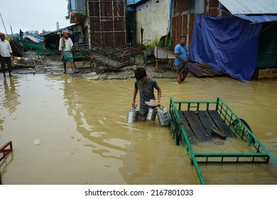 Sylhet, Bangladesh 15 Jun 2022: The city of Sylhet is flooded again due to heavy rains and hill slopes