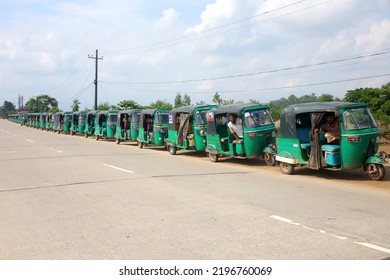 Sylhet, Bangladesh - 31 August 2022: A Long Line Of CNG (compressed Natural Gas)-powered Auto Rickshaws Near A Filling Station For Fuel Gas.