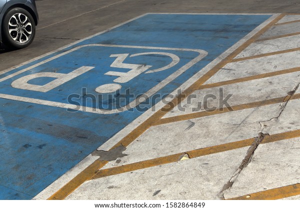 Symbol for disabled\
parking in a gas station