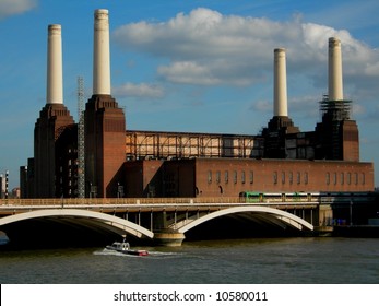 The Symbol Of The Industrial Revolution - Battersea Power Station