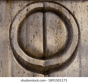 The symbol of the kiss on The Kiss Gate. The symbol of the kiss represented by two halves of a circle, characteristic of the work of Constantin Brancusi