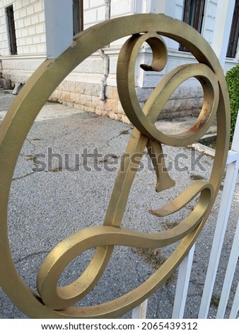 the symbol of the Livadian palace in the Crimea; letter L on the fence