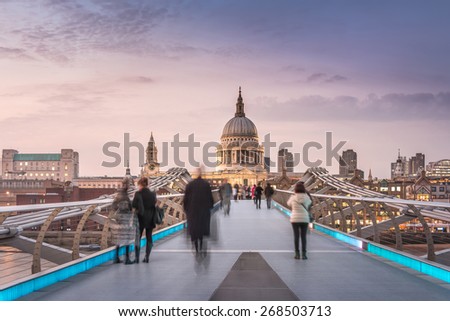 Symmetry on the Millennium Bridge to the St Paul's Cathedral