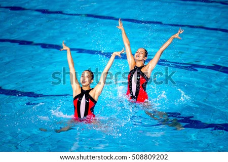 Synchronized Swimmers 