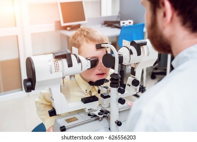 Synoptophore. Strabismus Treatment. Squint Test. Orthoptics. Doctor Performs Strabismus Checkup.