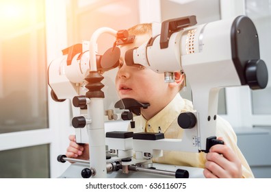 Synoptophore. Strabismus Treatment. Squint Test. Orthoptics. Doctor Performs Strabismus Checkup.