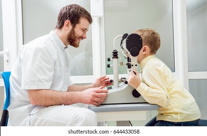 Synoptophore. Strabismus Treatment. Squint Test. Orthoptics. Doctor Performs Strabismus Checkup.