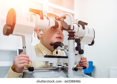 Synoptophore. Strabismus Treatment. Squint Test. Orthoptics. Doctor Performs Strabismus Checkup.