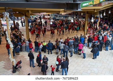 Syracuse, NY 06/02/2017: A Crowd Gathers At Destiny USA In Syracuse Ny To Watch A Dance Recital. 