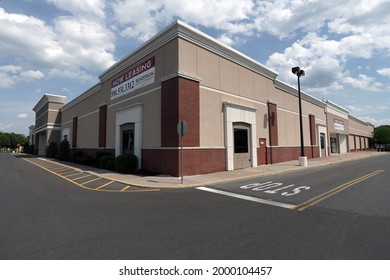 Syracuse, NY, USA. June 27th 2021. Now Leasing On Shop