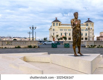 Syracuse, Sicily/Italy - January 28 2018: Archimedes Statue And Ortea Palace Luxury Hotel