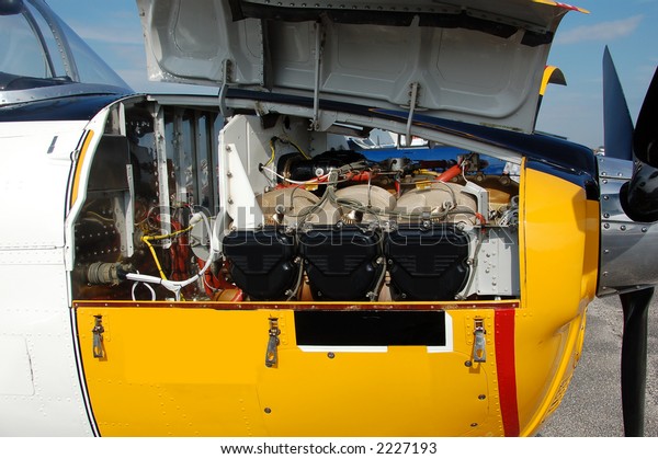 Foto De Stock Sobre T34 Mentor Training Airplane Open Engine