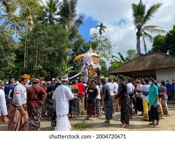 Tabanan, Bali, Indonesia (4 July 2021) : Procession Of Burning Corpses In Bali. The 