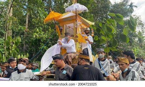 Tabanan, Bali, Indonesia (4 July 2021) : Procession Of Burning Corpses In Bali. The 