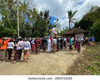 Tabanan, Bali, Indonesia (4 July 2021) : Procession Of Burning Corpses In Bali. The 