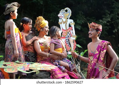 Tabanan, Bali Province, Indonesia, 22 August 2020: A Group Of Boys Are Playing Shadow Puppets Which Is Traditional Balinese Art With Great Excitement.