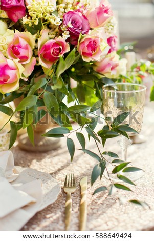 table appointments and flower composition