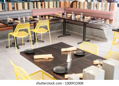 table and chairs 