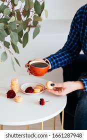 the table with coffee, macaroons and flowers
