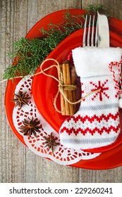 Table Decoration For Christmas Eve With Bright Table Set