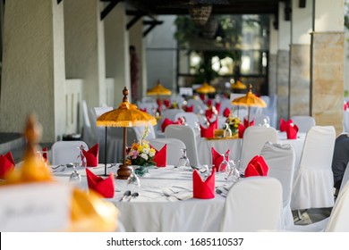 Table Decorations For A Lavish And Festive Dinner.