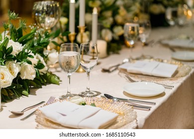 Table Decorations For A Lavish And Festive Dinner.