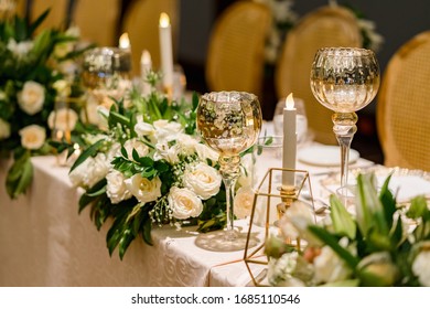 Table Decorations For A Lavish And Festive Dinner.