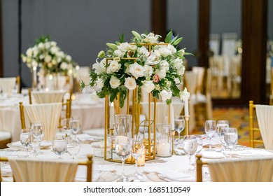 Table Decorations For A Lavish And Festive Dinner.