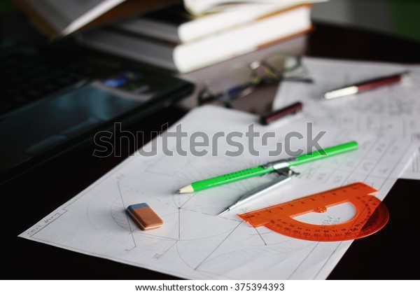 table pencil\
divider