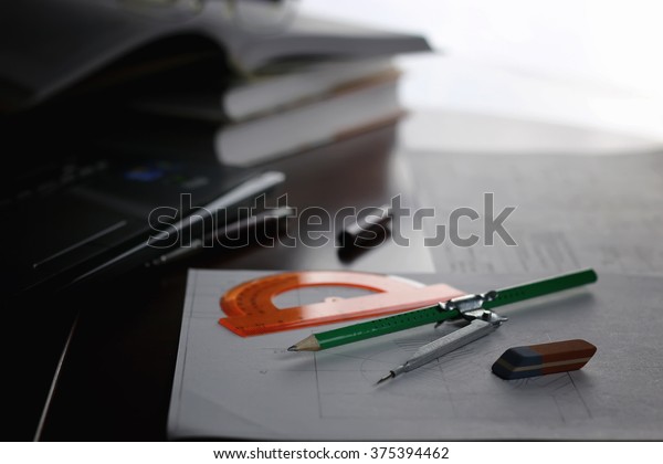 table pencil\
divider