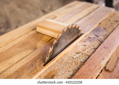 Table Saw For Cutting Wood