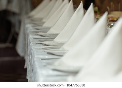 table setting with napkins