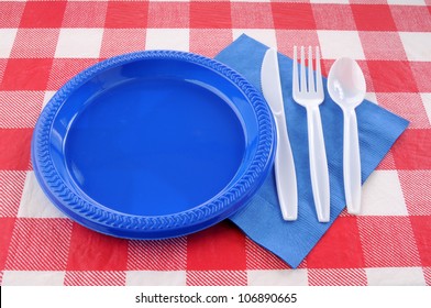 pretty paper plates and napkins