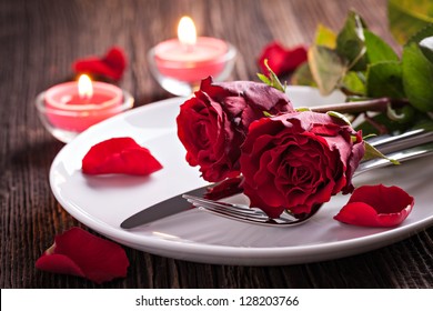Table Setting For Valentines Day With Roses