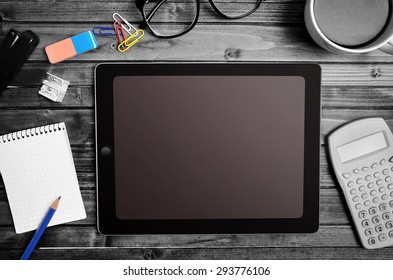 Tablet empty screen with calculator and notepad