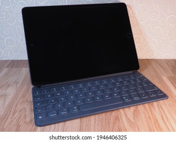 Tablet with a removable keyboard. Mobile workplace.