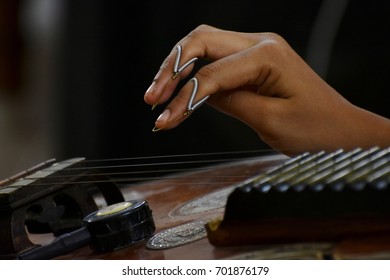 Tactical Fingers On The Veena