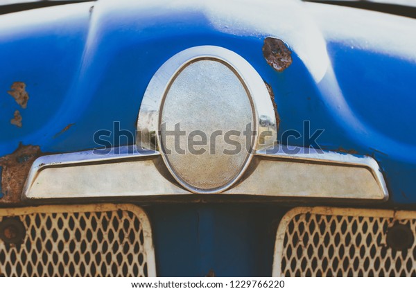 Tag or label of old car and copy space for\
text. Concept of classic or vintage\
car.