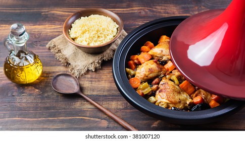 الطبخ المغربي الطحين المغربي Tagine-cooked-chicken-vegetables-traditional-260nw-381007120