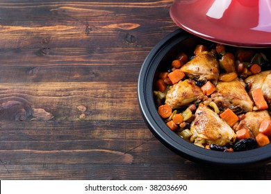 الطبخ المغربي الطحين المغربي Tagine-cooked-chicken-vegetables-traditional-260nw-382036690