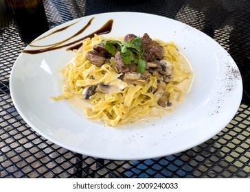 tagliatelle with arrachera beef with cream and mushrooms