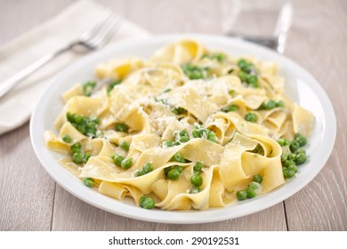 Tagliatelle With Cream And Peas