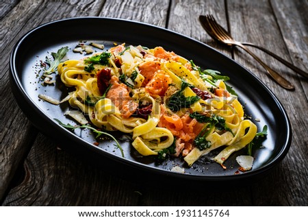 Similar – Foto Bild Italienische Pasta mit Tomaten, Olivenöl und Knoblauch