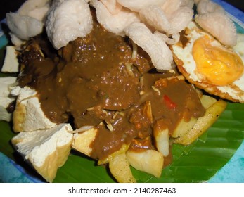 Tahu Tek, A Typical Surabaya Food In Pakis Hamlet, Surabaya, East Java, Indonesia December 1, 2020